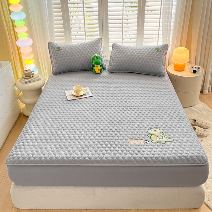 91家纺网 家纺一手货源 找家纺 万盛家纺 2025新款夹棉恐龙刺绣床笠 恐龙-菱形格 灰