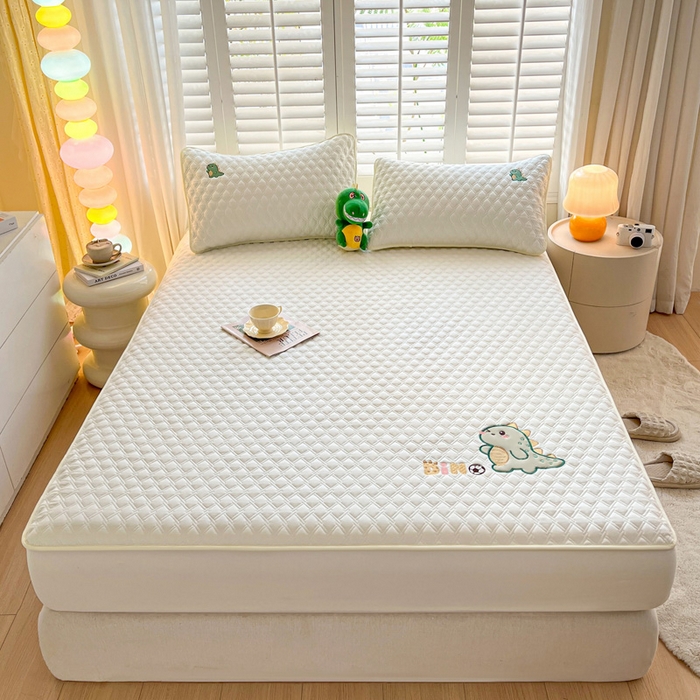 91家纺网 家纺一手货源 找家纺 万盛家纺 2025新款夹棉恐龙刺绣床笠 恐龙-菱形格 白