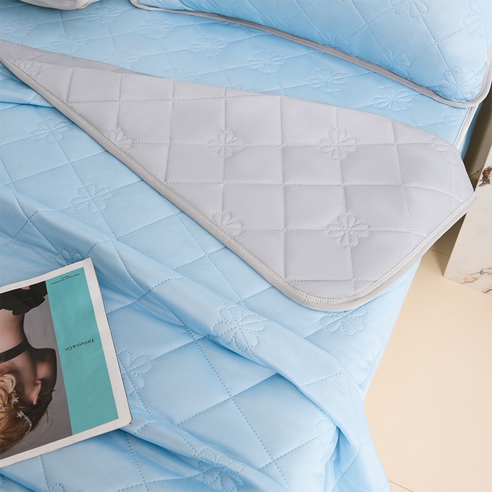 91家纺网 家纺一手货源 找家纺 2025新款清凉舒适凉感丝夏被四件套 天蓝