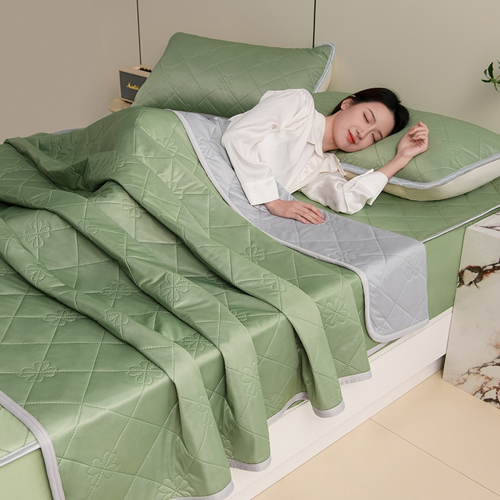 91家纺网 家纺一手货源 找家纺 2025新款清凉舒适凉感丝夏被四件套 果绿