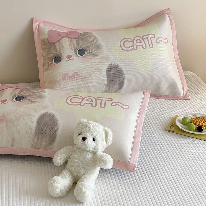 91家纺网 家纺一手货源 找家纺 安哆啦家纺 2025新款A类大版印花冰藤儿童幼儿园卡通萌宠系列凉席单枕套 布偶猫