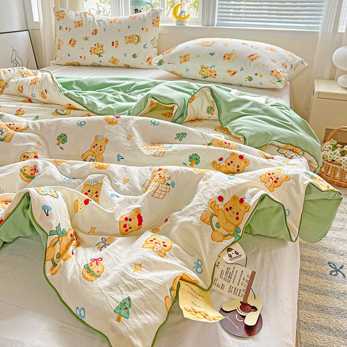 91家纺网 家纺一手货源 找家纺 玉海棠家纺 2025新款水洗皱皱纱印花夏被 被子被芯 吃饼干小熊