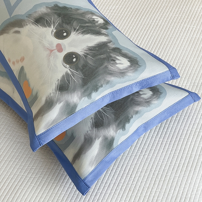 91家纺网 家纺一手货源 找家纺 安哆啦家纺 2025新款A类大版印花冰藤儿童幼儿园卡通萌宠系列凉席单枕套 蓝色英短