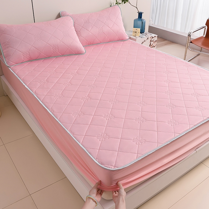 91家纺网 家纺一手货源 找家纺 2025新款清凉舒适凉感丝夏被四件套 樱桃粉