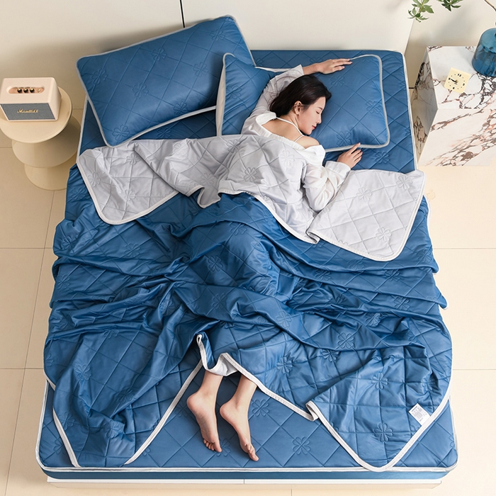 91家纺网 家纺一手货源 找家纺 2025新款清凉舒适凉感丝夏被四件套 湖蓝