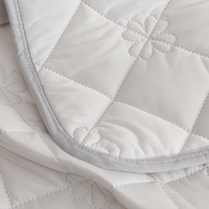 91家纺网 家纺一手货源 找家纺 2025新款清凉舒适凉感丝夏被四件套 珍珠白