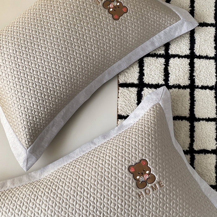 91家纺网 家纺一手货源 找家纺 由有家居 2025新款新品A类PE高凉感分子进口刺绣豆豆凉席三件套 欢乐颂