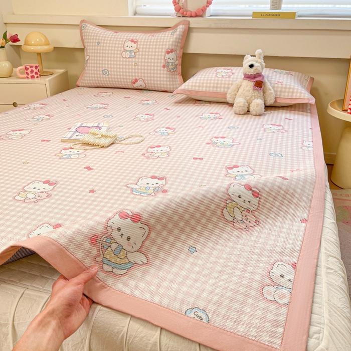 91家纺网 家纺一手货源 找家纺 慕澄家纺 2025新款小清新印花真冰藤系列凉席床席款 床席-粉格猫咪