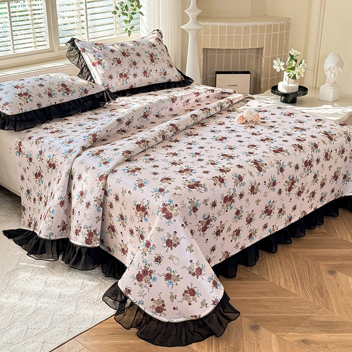 91家纺网 家纺一手货源 找家纺 大麦家纺 2025新款碳光冰丝软凉席夏被四件套 春风细叶