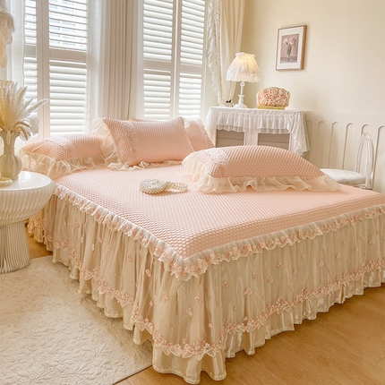 91家纺网 家纺一手货源 找家纺 （总）瑞宝 2025新款法式高级凉豆豆床裙三件套-花漾（控价165起）