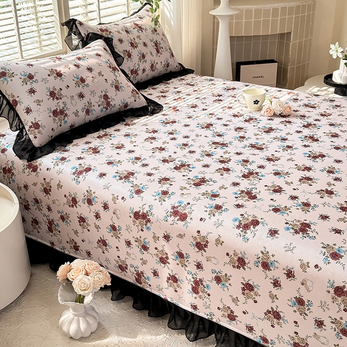 91家纺网 家纺一手货源 找家纺 大麦家纺 2025新款碳光冰丝软凉席夏被四件套 春风细叶