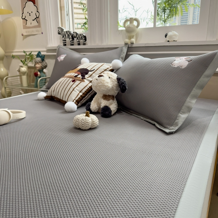 91家纺网 家纺一手货源 找家纺 席世家2025新款满天星绣花豆豆席 俏皮狗