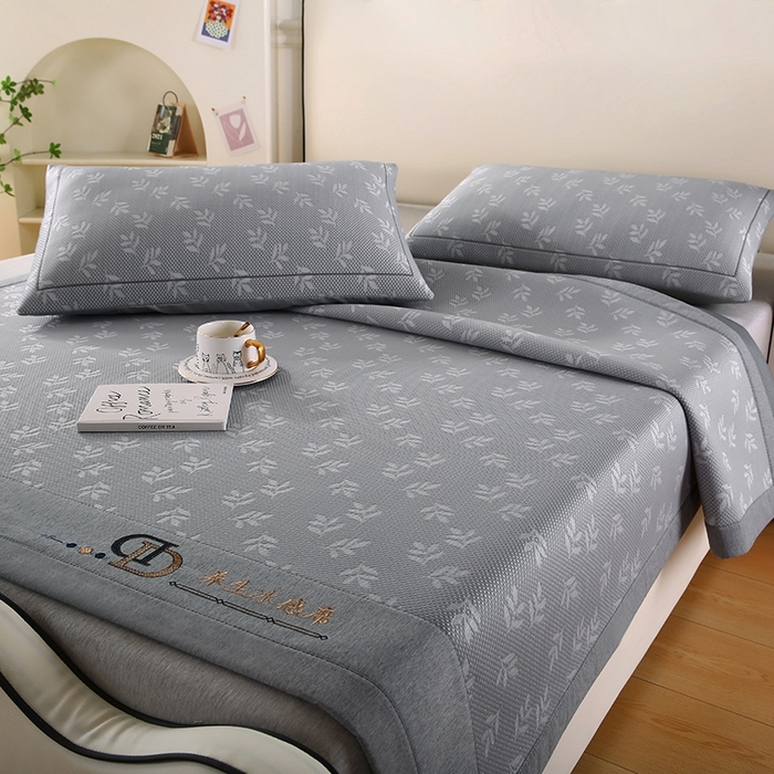 91家纺网 家纺一手货源 找家纺 法莱妮 2025夏季新款A类真凉感丝提花加厚三明治冰豆豆凉席-叶韵系列  叶韵-深灰