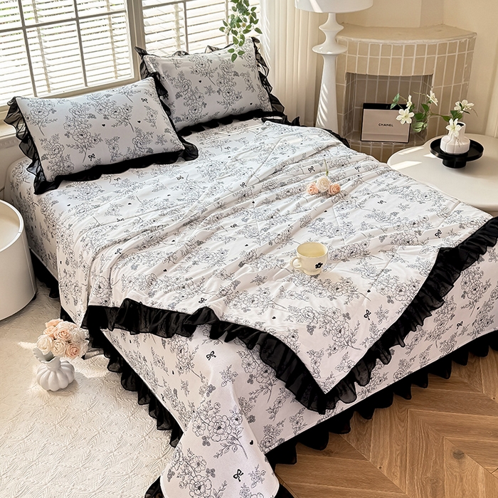 91家纺网 家纺一手货源 找家纺 大麦家纺 2025新款碳光冰丝软凉席夏被四件套 半夏清风