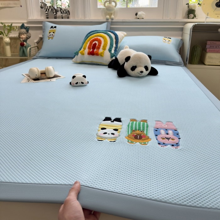 91家纺网 家纺一手货源 找家纺 席世家2025新款满天星绣花豆豆席 凉喵喵