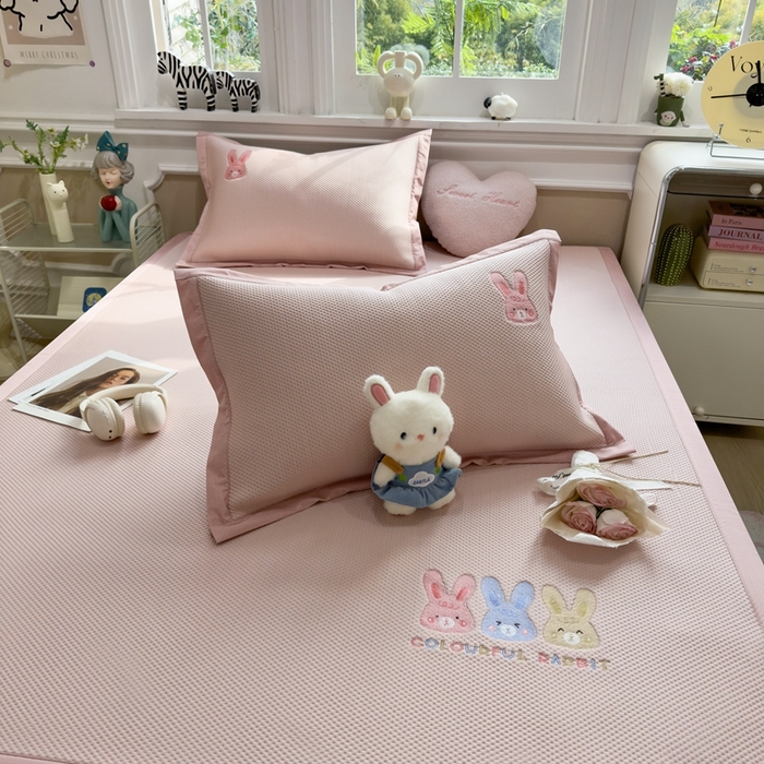 91家纺网 家纺一手货源 找家纺 席世家2025新款满天星绣花豆豆席 长耳兔