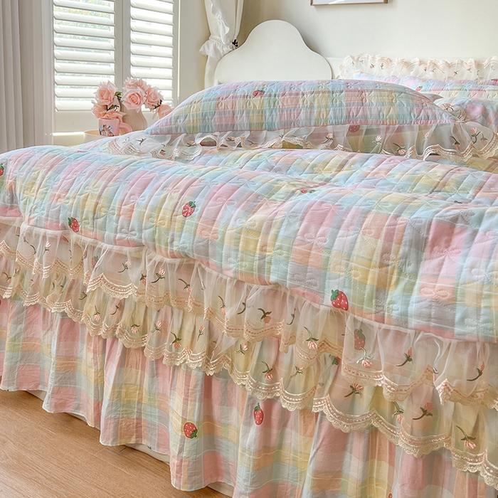 91家纺网 家纺一手货源 找家纺 网红馆 2025新款水洗棉印花床盖四件套 格子草莓