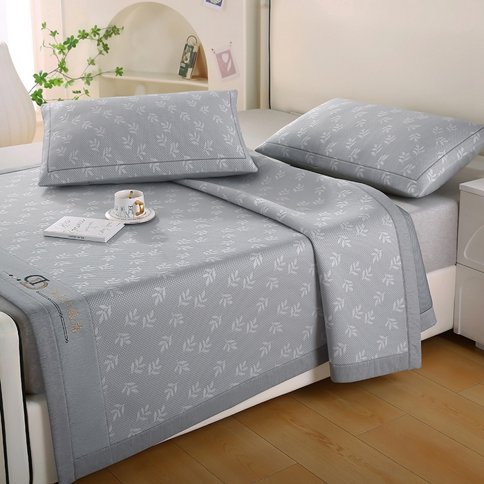 91家纺网 家纺一手货源 找家纺 法莱妮 2025夏季新款A类真凉感丝提花加厚三明治冰豆豆凉席-叶韵系列  叶韵-深灰