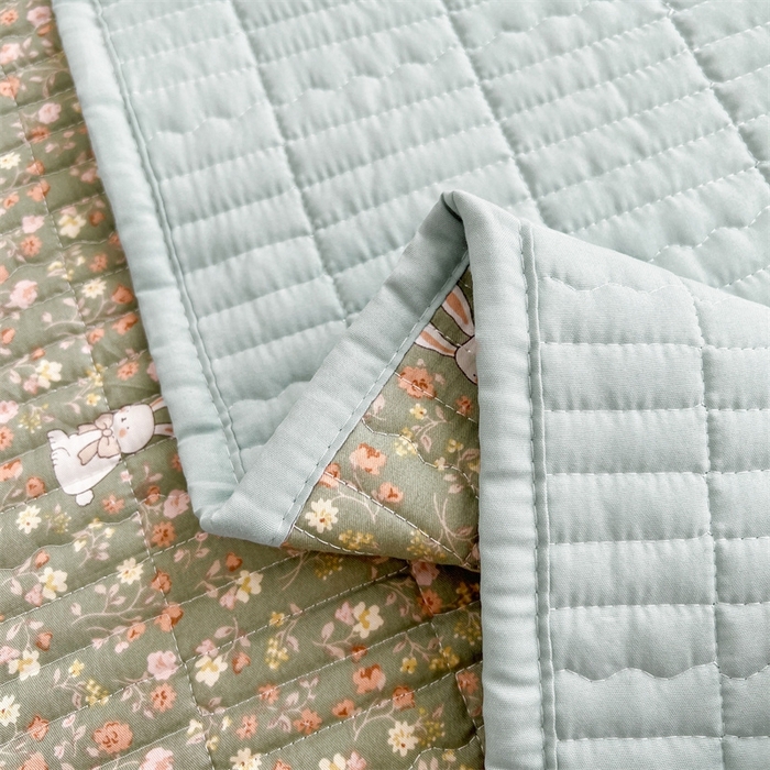 91家纺网 家纺一手货源 找家纺 恒爱 2025新款全棉印花单床盖 瞭望兔-深绿