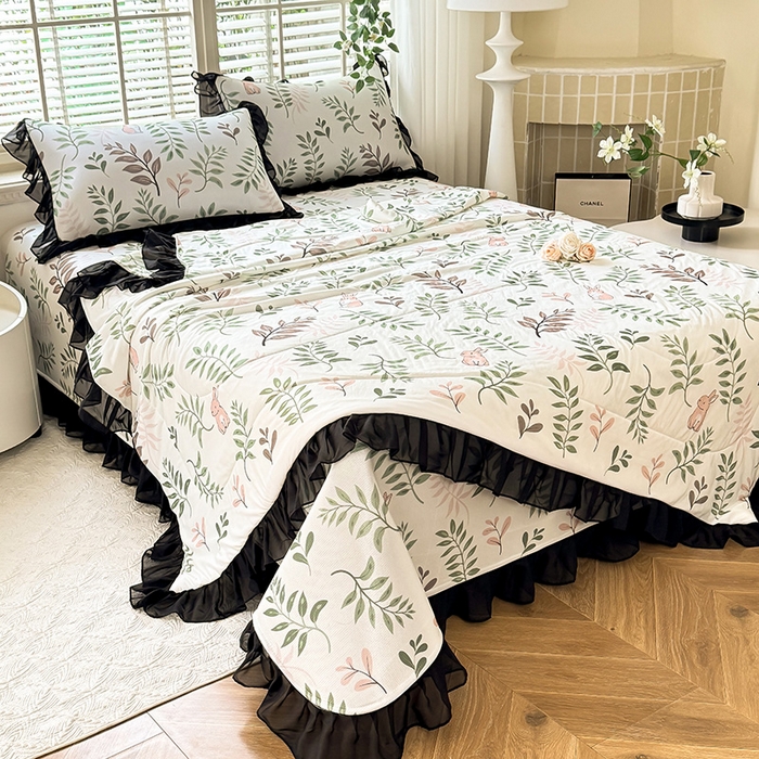 91家纺网 家纺一手货源 找家纺 大麦家纺 2025新款碳光冰丝软凉席夏被四件套 漫步花丛