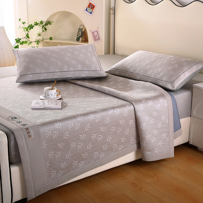 91家纺网 家纺一手货源 找家纺 法莱妮 2025夏季新款A类真凉感丝提花加厚三明治冰豆豆凉席-叶韵系列  叶韵-浅灰