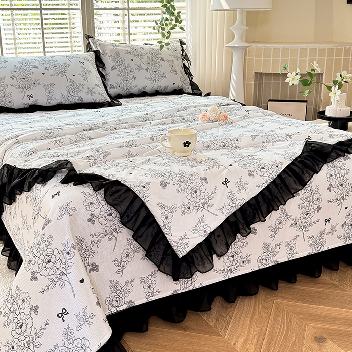 91家纺网 家纺一手货源 找家纺 大麦家纺 2025新款碳光冰丝软凉席夏被四件套 半夏清风