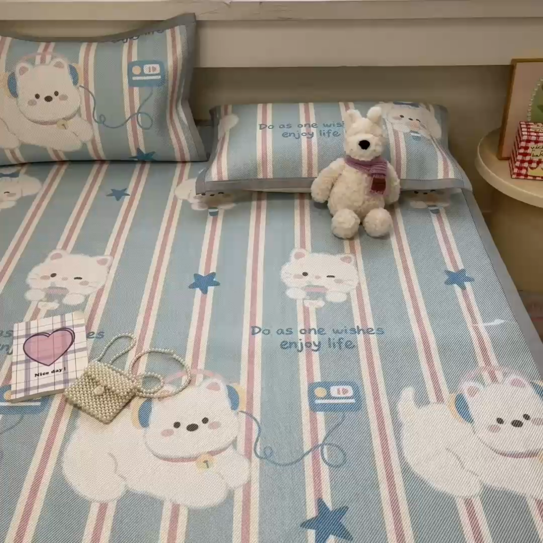 91家纺网 家纺一手货源 找家纺 慕澄家纺 2025新款小清新印花真冰藤系列凉席床席款 床席-元气崽崽