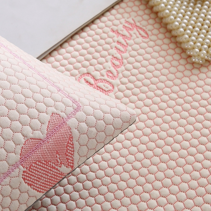 91家纺网 家纺一手货源 找家纺 法莱妮2025夏季新款A类真凉感丝提花三明治冰豆豆凉席床裙三件套  郁金香 -粉