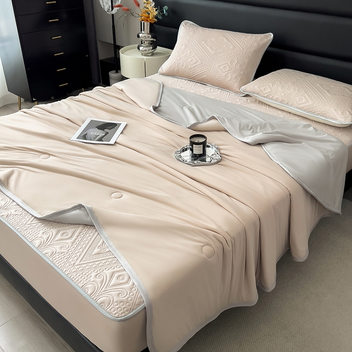 91家纺网 家纺一手货源 找家纺 世纪绒品 2025新款A类凉感压花单床笠单夏被 甜梦卡其-单夏被