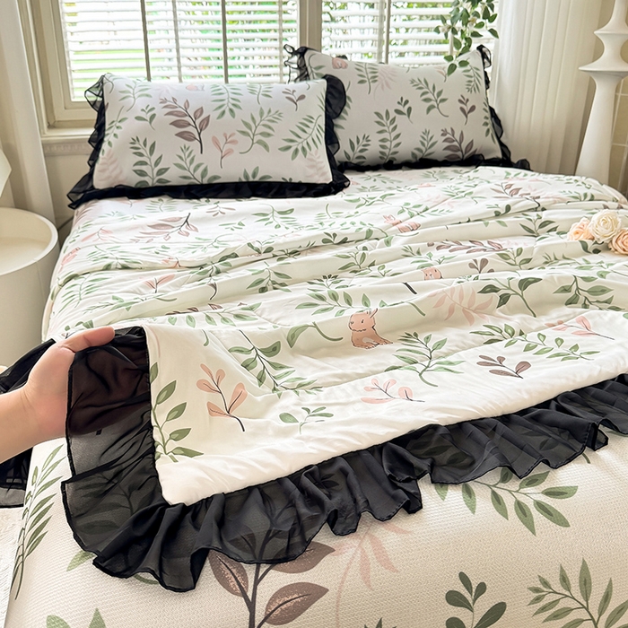 91家纺网 家纺一手货源 找家纺 大麦家纺 2025新款碳光冰丝软凉席夏被四件套 漫步花丛