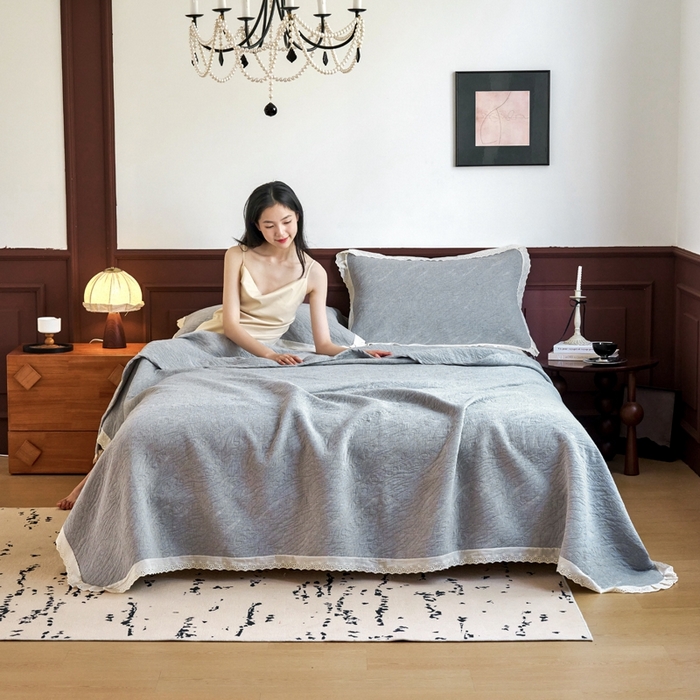 91家纺网 家纺一手货源 找家纺 棠薇家纺2025新款花边款全棉三层细纱色织提花毛巾被夏被空调被毛巾毯 花边知晓灰