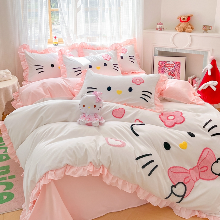 91家纺网 家纺一手货源 找家纺 泉欣家纺 2025新款网红可爱卡通公主风毛巾绣花水洗棉四件套（专版花型）甜甜猫咪 甜甜猫咪-粉白