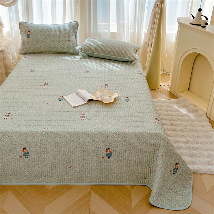 91家纺网 家纺一手货源 找家纺 恒爱 2025新款全棉印花单床盖 小女孩-水绿