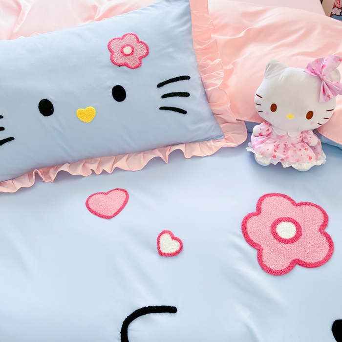 91家纺网 家纺一手货源 找家纺 泉欣家纺 2025新款网红可爱卡通公主风毛巾绣花水洗棉四件套（专版花型）甜甜猫咪 甜甜猫咪-蓝粉
