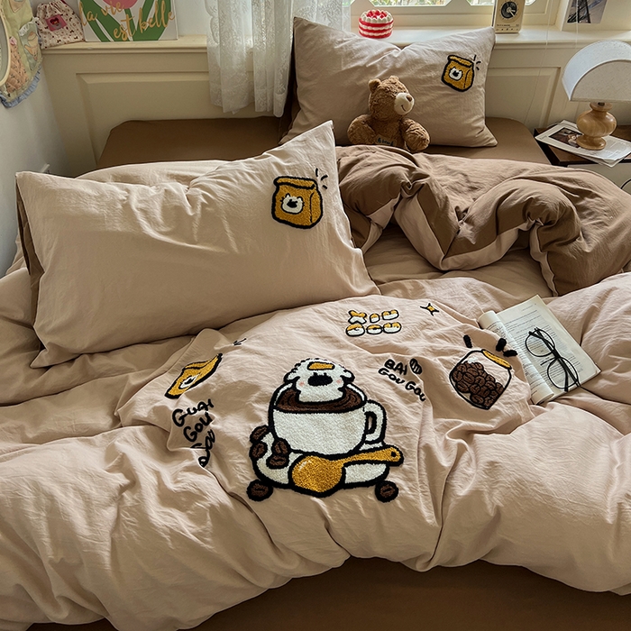 91家纺网 家纺一手货源 找家纺 曼谷家纺 2025新款软糯毛巾绣水洗棉四件套 香浓可可-奶咖