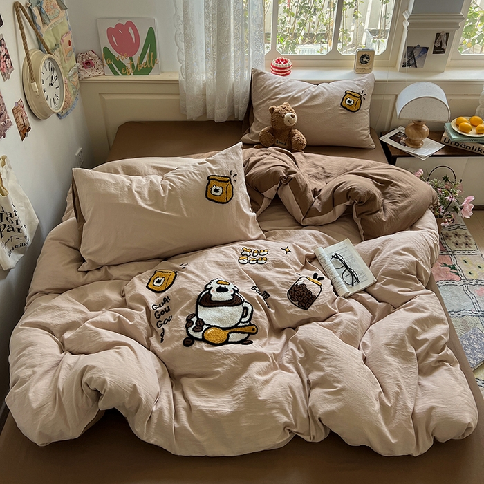 91家纺网 家纺一手货源 找家纺 曼谷家纺 2025新款软糯毛巾绣水洗棉四件套 香浓可可-奶咖