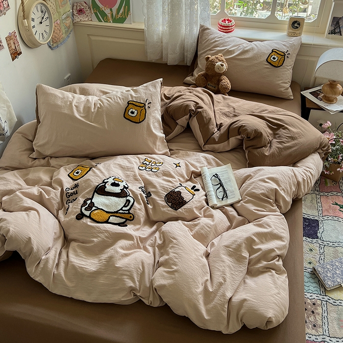 91家纺网 家纺一手货源 找家纺 曼谷家纺 2025新款软糯毛巾绣水洗棉四件套 香浓可可-奶咖