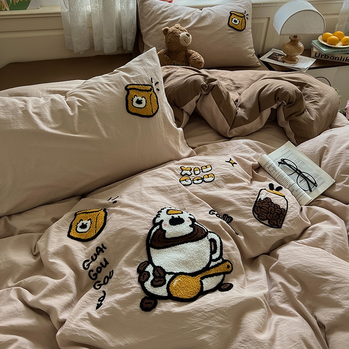 91家纺网 家纺一手货源 找家纺 曼谷家纺 2025新款软糯毛巾绣水洗棉四件套 香浓可可-奶咖