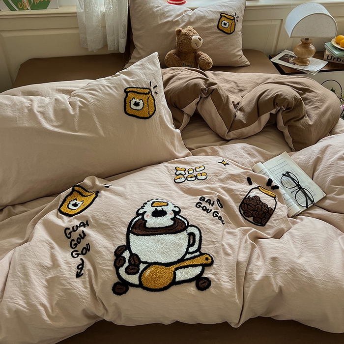 91家纺网 家纺一手货源 找家纺 曼谷家纺 2025新款软糯毛巾绣水洗棉四件套 香浓可可-奶咖