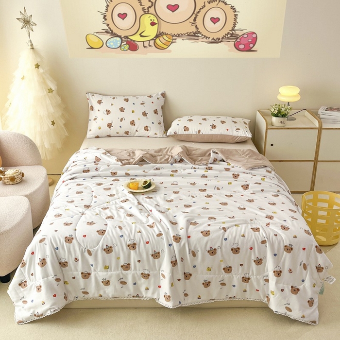 91家纺网 家纺一手货源 找家纺  （提供买家秀 爆款花型 不断货）2025新款水洗棉亲肤舒适印花夏被、夏被四件套 爱心熊