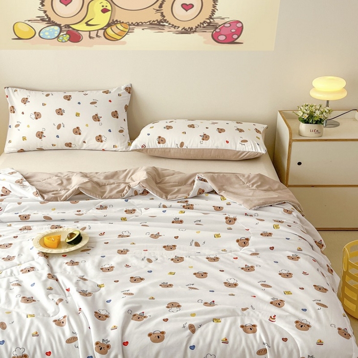 91家纺网 家纺一手货源 找家纺  （提供买家秀 爆款花型 不断货）2025新款水洗棉亲肤舒适印花夏被、夏被四件套 爱心熊