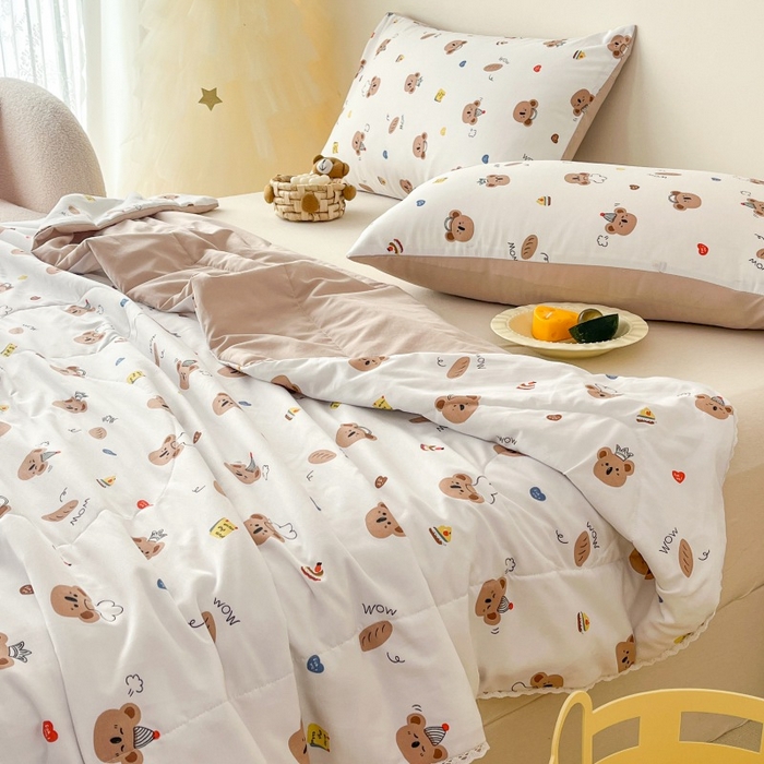 91家纺网 家纺一手货源 找家纺  （提供买家秀 爆款花型 不断货）2025新款水洗棉亲肤舒适印花夏被、夏被四件套 爱心熊