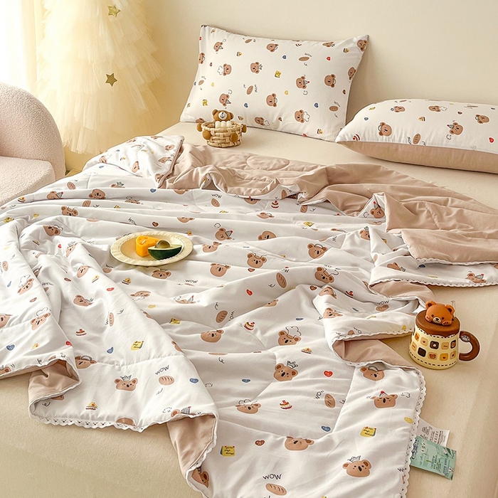 91家纺网 家纺一手货源 找家纺  （提供买家秀 爆款花型 不断货）2025新款水洗棉亲肤舒适印花夏被、夏被四件套 爱心熊