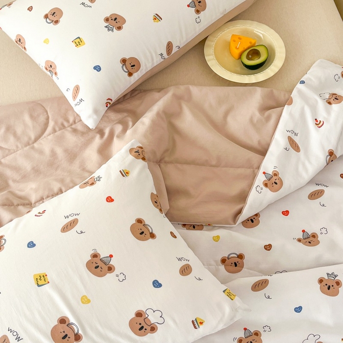 91家纺网 家纺一手货源 找家纺  （提供买家秀 爆款花型 不断货）2025新款水洗棉亲肤舒适印花夏被、夏被四件套 爱心熊