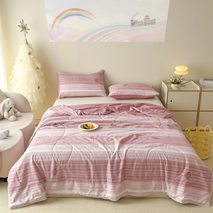 91家纺网 家纺一手货源 找家纺  （提供买家秀 爆款花型 不断货）2025新款水洗棉亲肤舒适印花夏被、夏被四件套 枫叶红