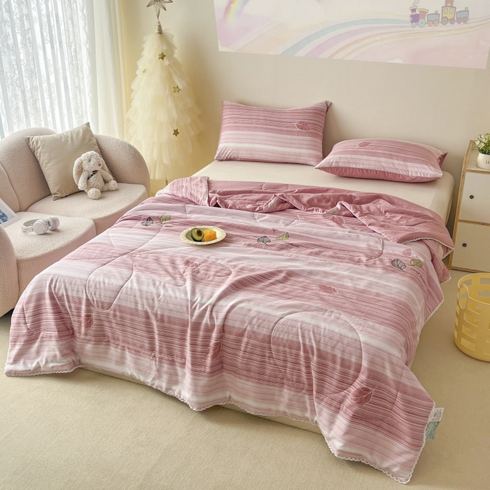 91家纺网 家纺一手货源 找家纺  （提供买家秀 爆款花型 不断货）2025新款水洗棉亲肤舒适印花夏被、夏被四件套 枫叶红