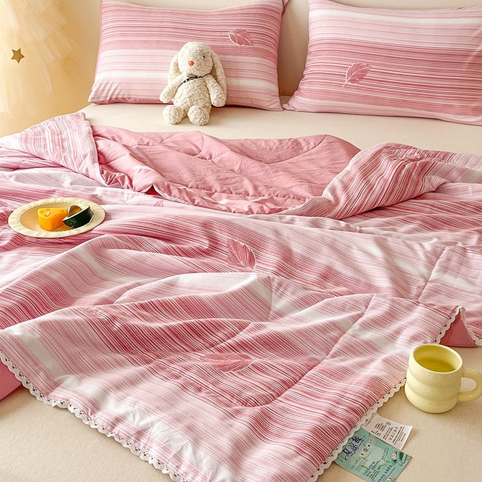 91家纺网 家纺一手货源 找家纺  （提供买家秀 爆款花型 不断货）2025新款水洗棉亲肤舒适印花夏被、夏被四件套 枫叶红