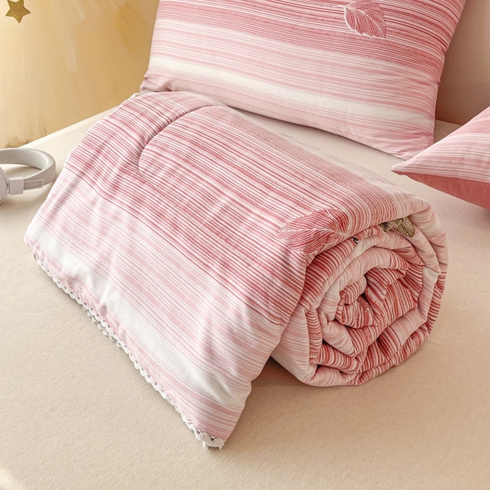 91家纺网 家纺一手货源 找家纺  （提供买家秀 爆款花型 不断货）2025新款水洗棉亲肤舒适印花夏被、夏被四件套 枫叶红