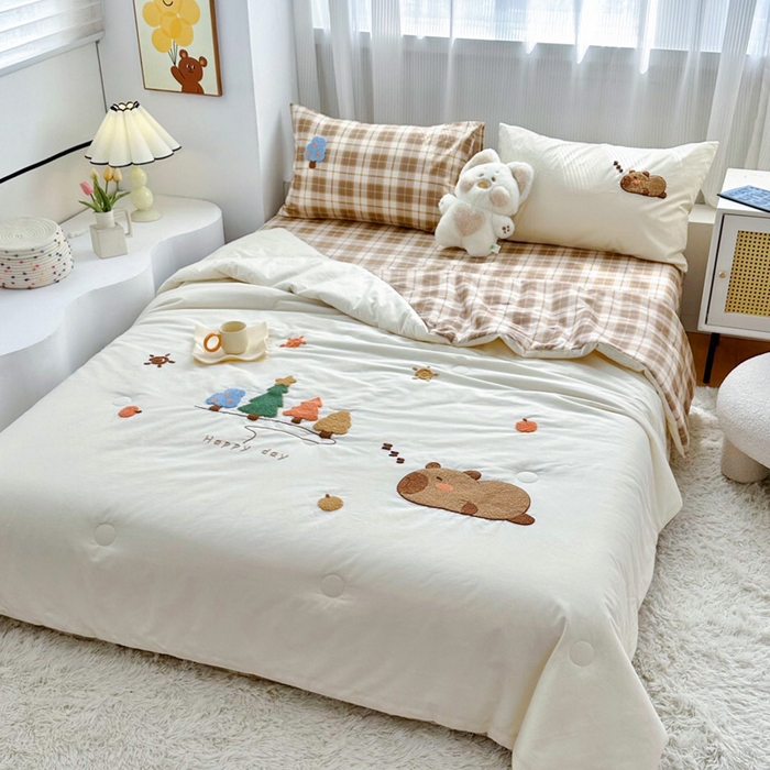 91家纺网 家纺一手货源 找家纺 如意朵 2025新款可爱卡通全棉小清新毛巾绣夏被 开心巴拉