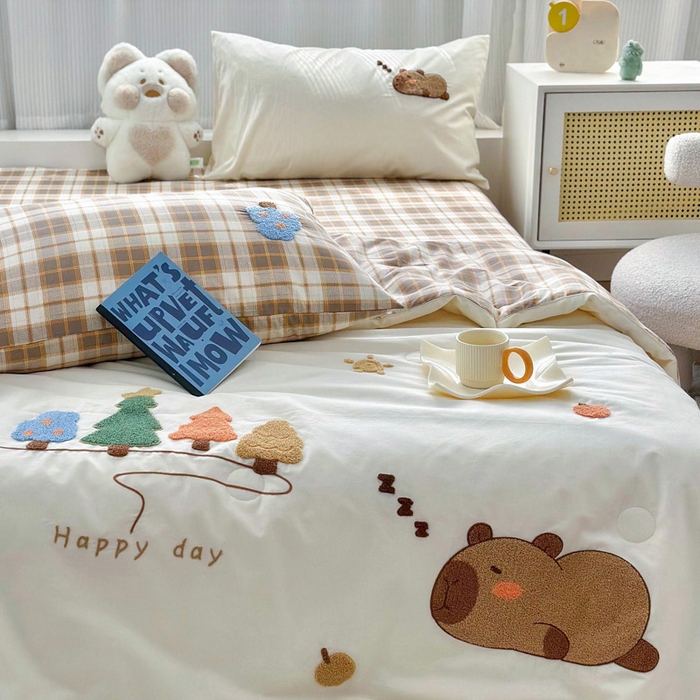 91家纺网 家纺一手货源 找家纺 如意朵 2025新款可爱卡通全棉小清新毛巾绣夏被 开心巴拉